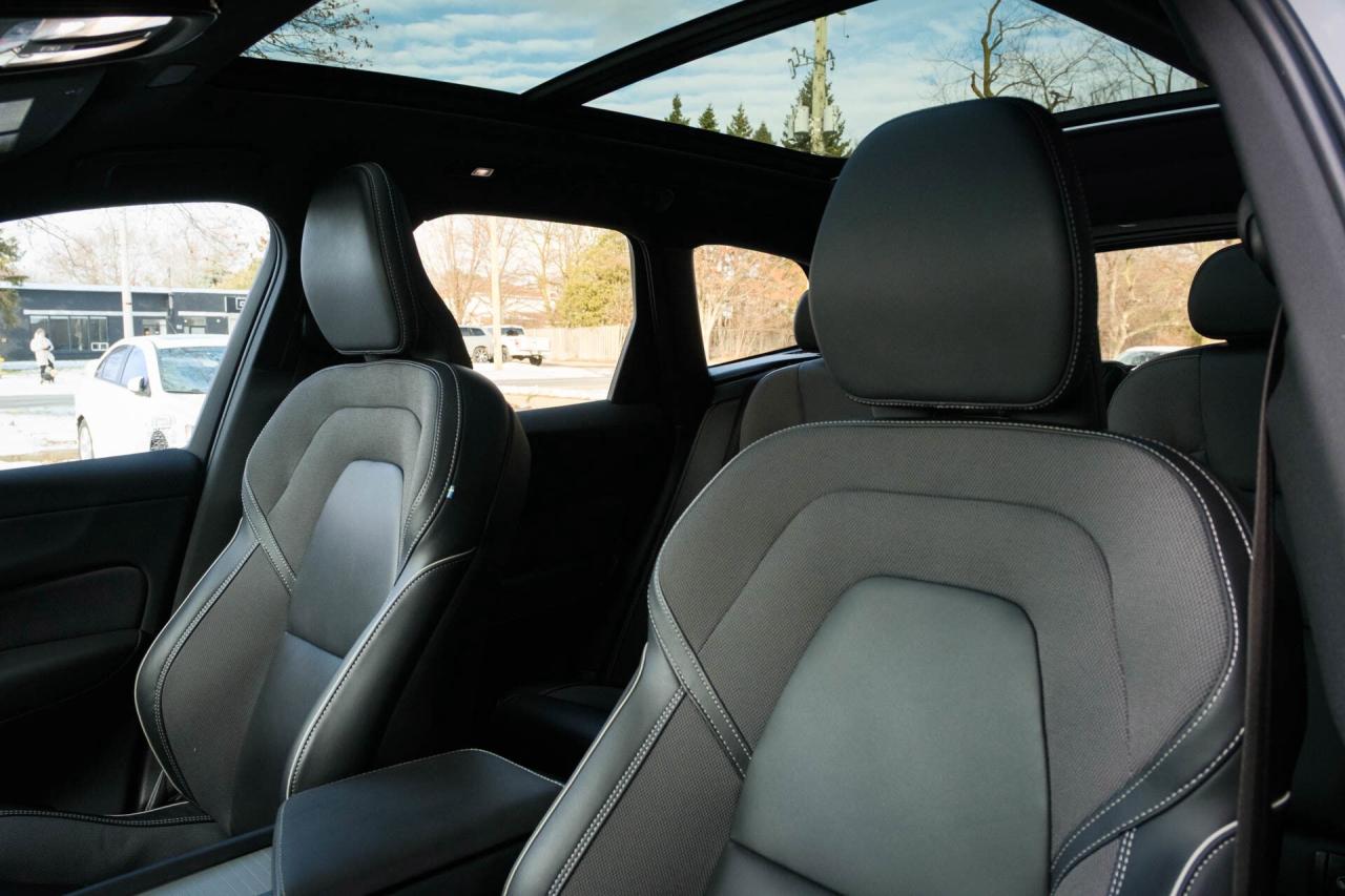 2024 Volvo XC60 Recharge T8 Ultimate Dark AWD Plug In Hybrid Photo