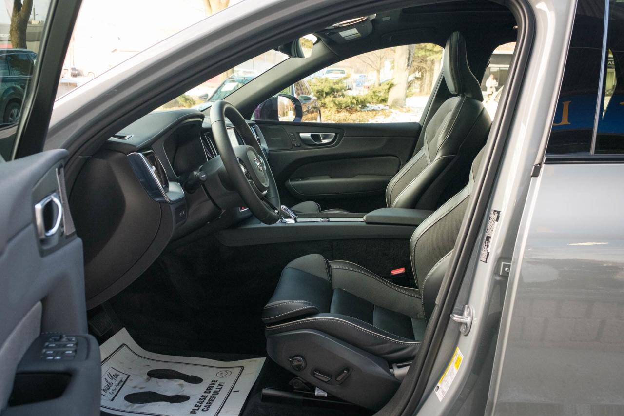 2024 Volvo XC60 Recharge T8 Ultimate Dark AWD Plug In Hybrid Photo