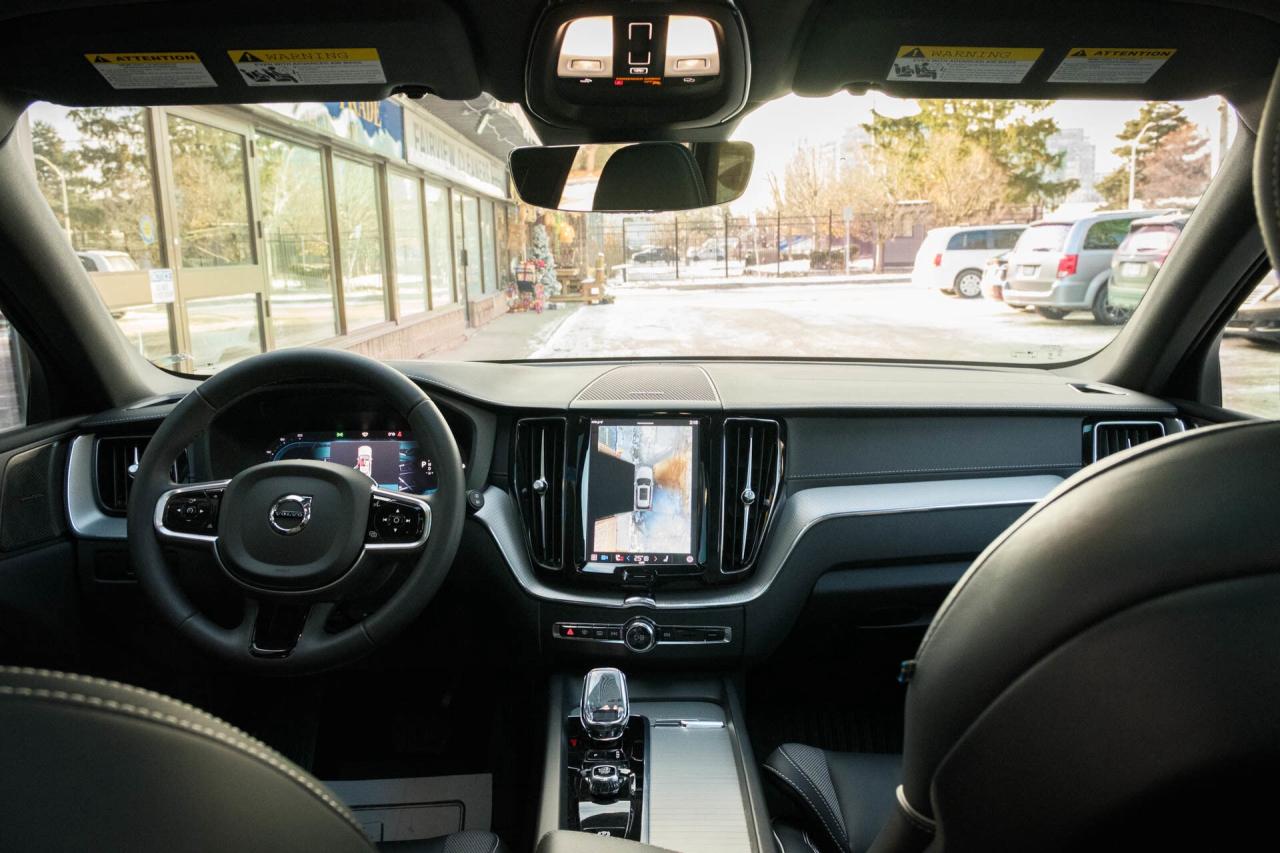 2024 Volvo XC60 Recharge T8 Ultimate Dark AWD Plug In Hybrid Photo