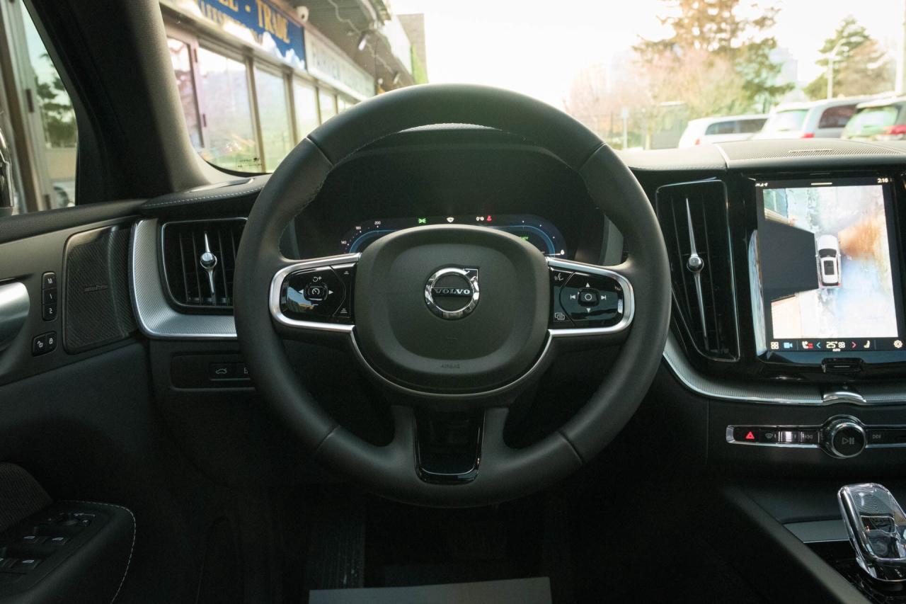 2024 Volvo XC60 Recharge T8 Ultimate Dark AWD Plug In Hybrid Photo