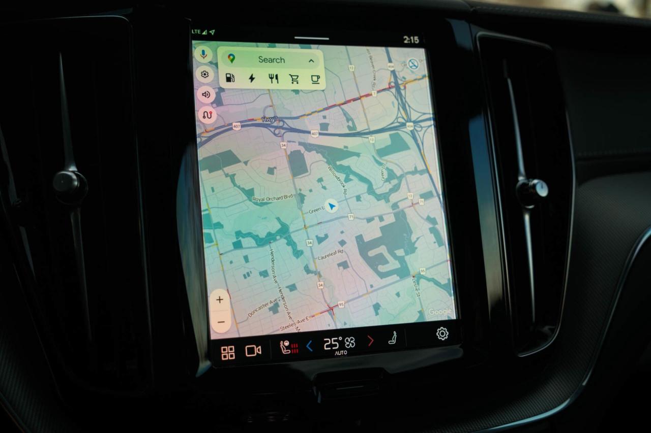 2024 Volvo XC60 Recharge T8 Ultimate Dark AWD Plug In Hybrid Photo