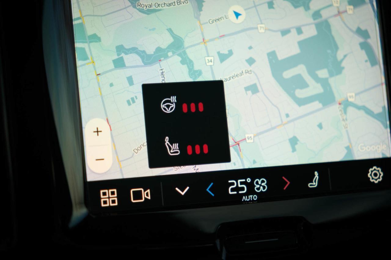 2024 Volvo XC60 Recharge T8 Ultimate Dark AWD Plug In Hybrid Photo