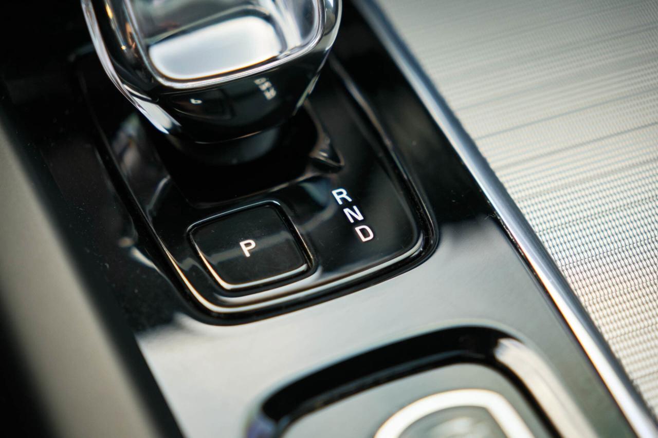 2024 Volvo XC60 Recharge T8 Ultimate Dark AWD Plug In Hybrid Photo