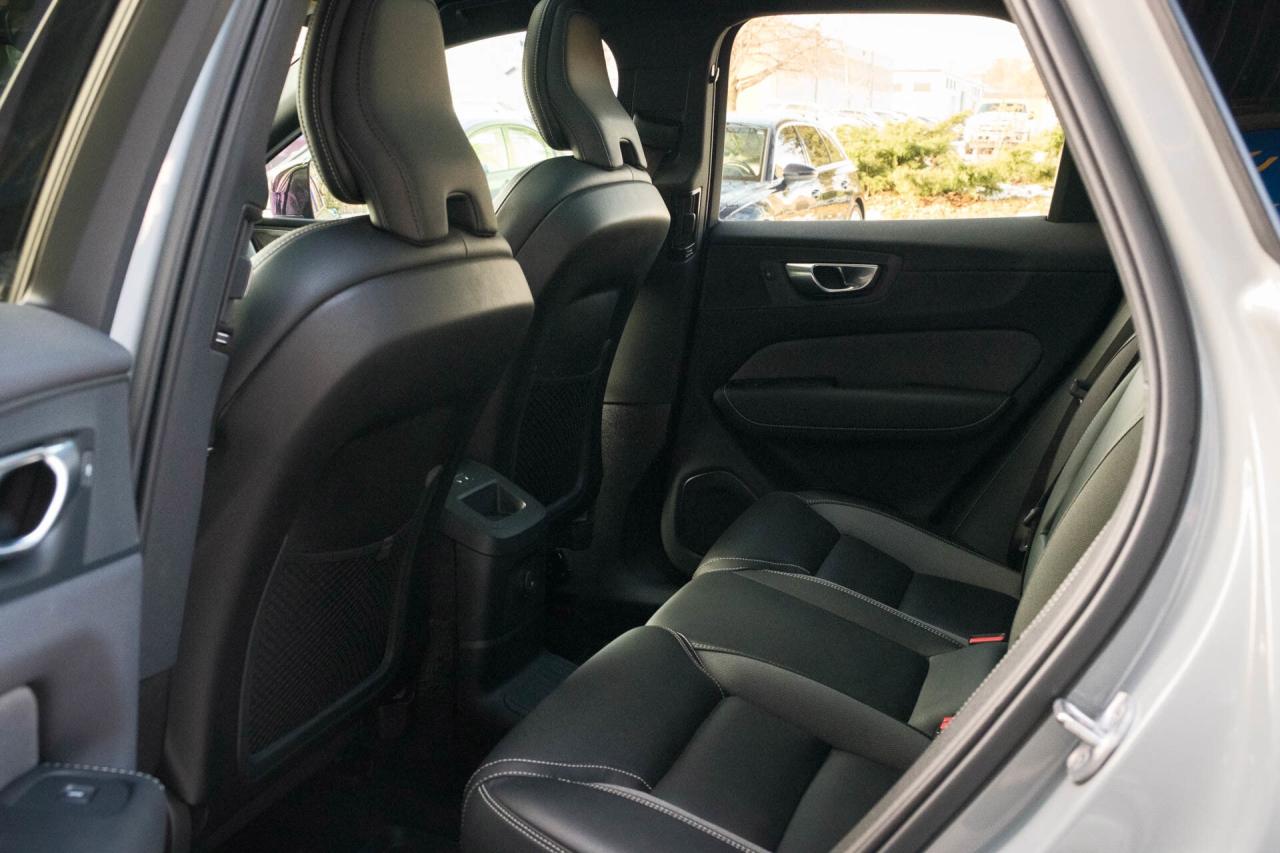 2024 Volvo XC60 Recharge T8 Ultimate Dark AWD Plug In Hybrid Photo