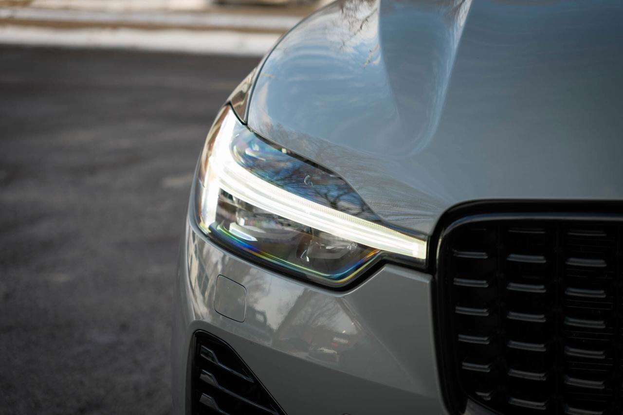 2024 Volvo XC60 Recharge T8 Ultimate Dark AWD Plug In Hybrid Photo