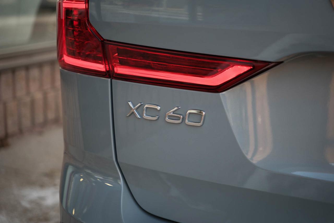 2024 Volvo XC60 Recharge T8 Ultimate Dark AWD Plug In Hybrid Photo