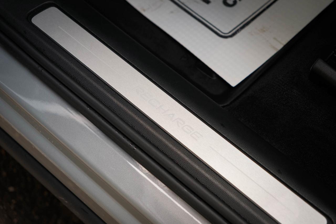 2024 Volvo XC60 Recharge T8 Ultimate Dark AWD Plug In Hybrid Photo