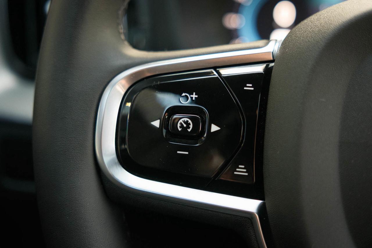 2024 Volvo XC60 Recharge T8 Ultimate Dark AWD Plug In Hybrid Photo