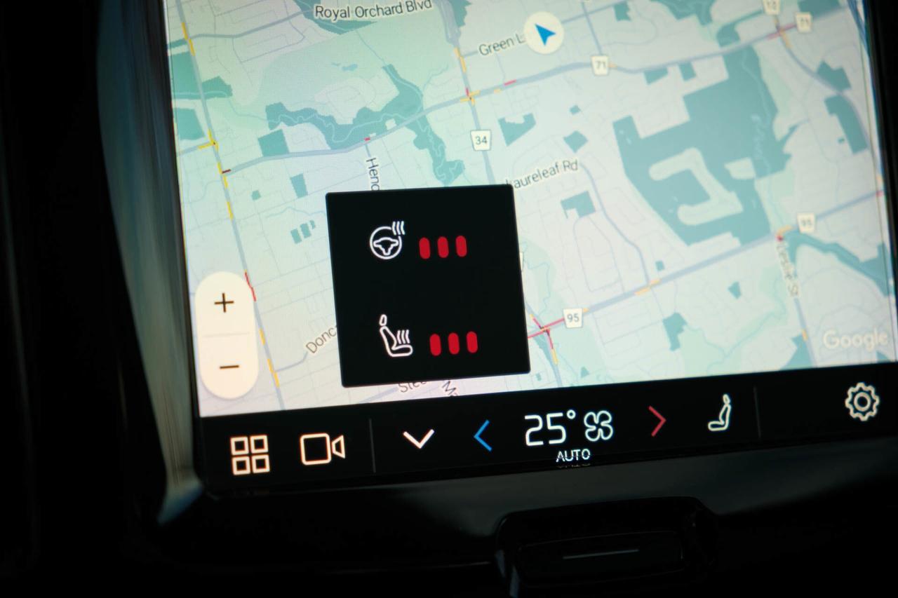 2024 Volvo XC60 Recharge T8 Ultimate Dark AWD Plug In Hybrid Photo