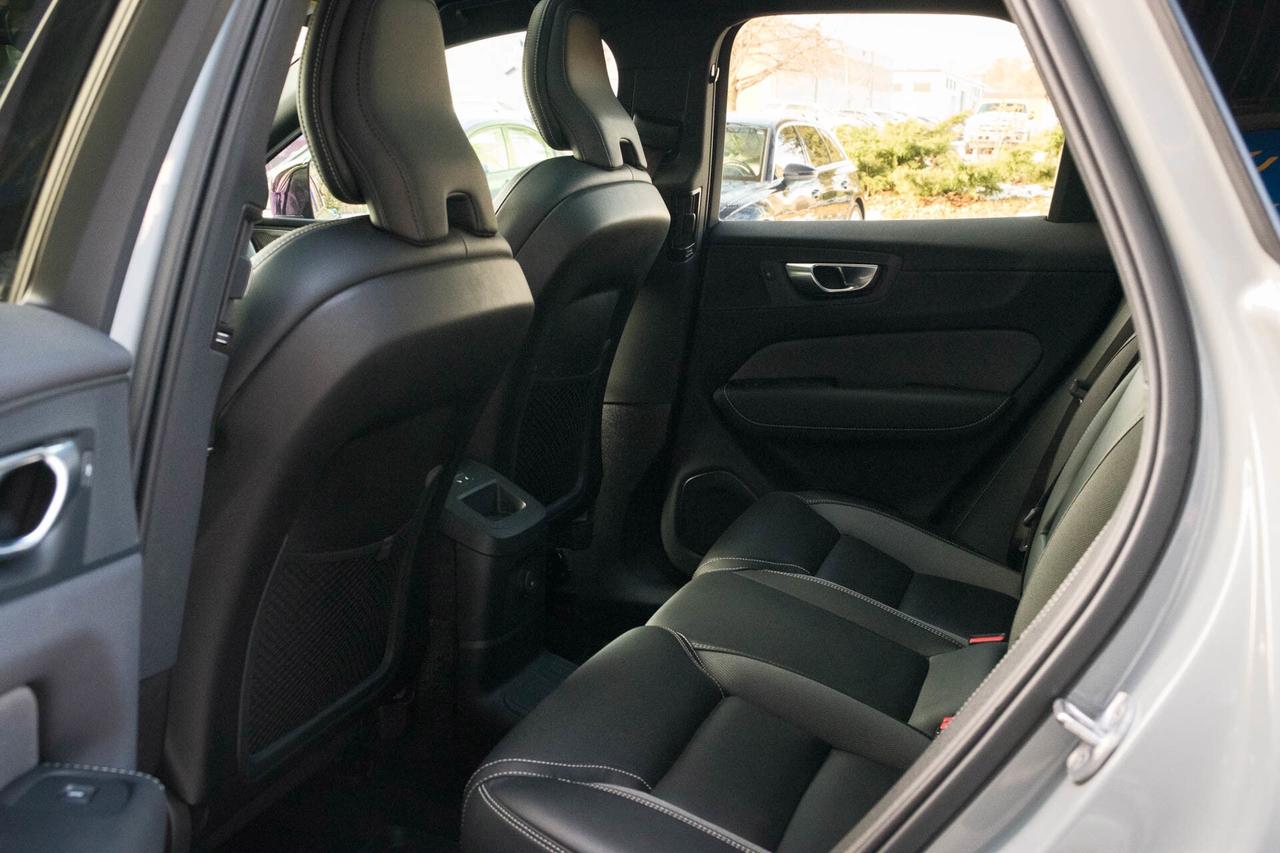 2024 Volvo XC60 Recharge T8 Ultimate Dark AWD Plug In Hybrid Photo