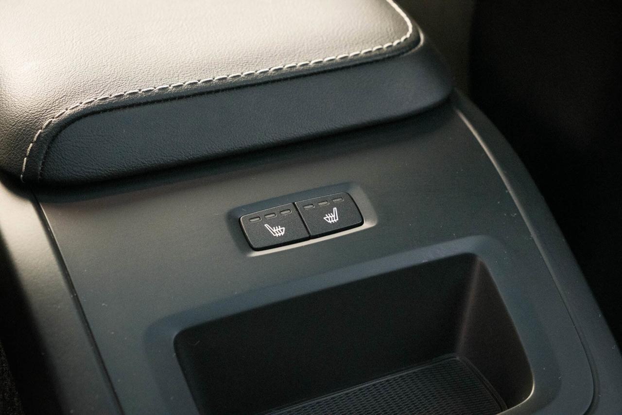 2024 Volvo XC60 Recharge T8 Ultimate Dark AWD Plug In Hybrid Photo