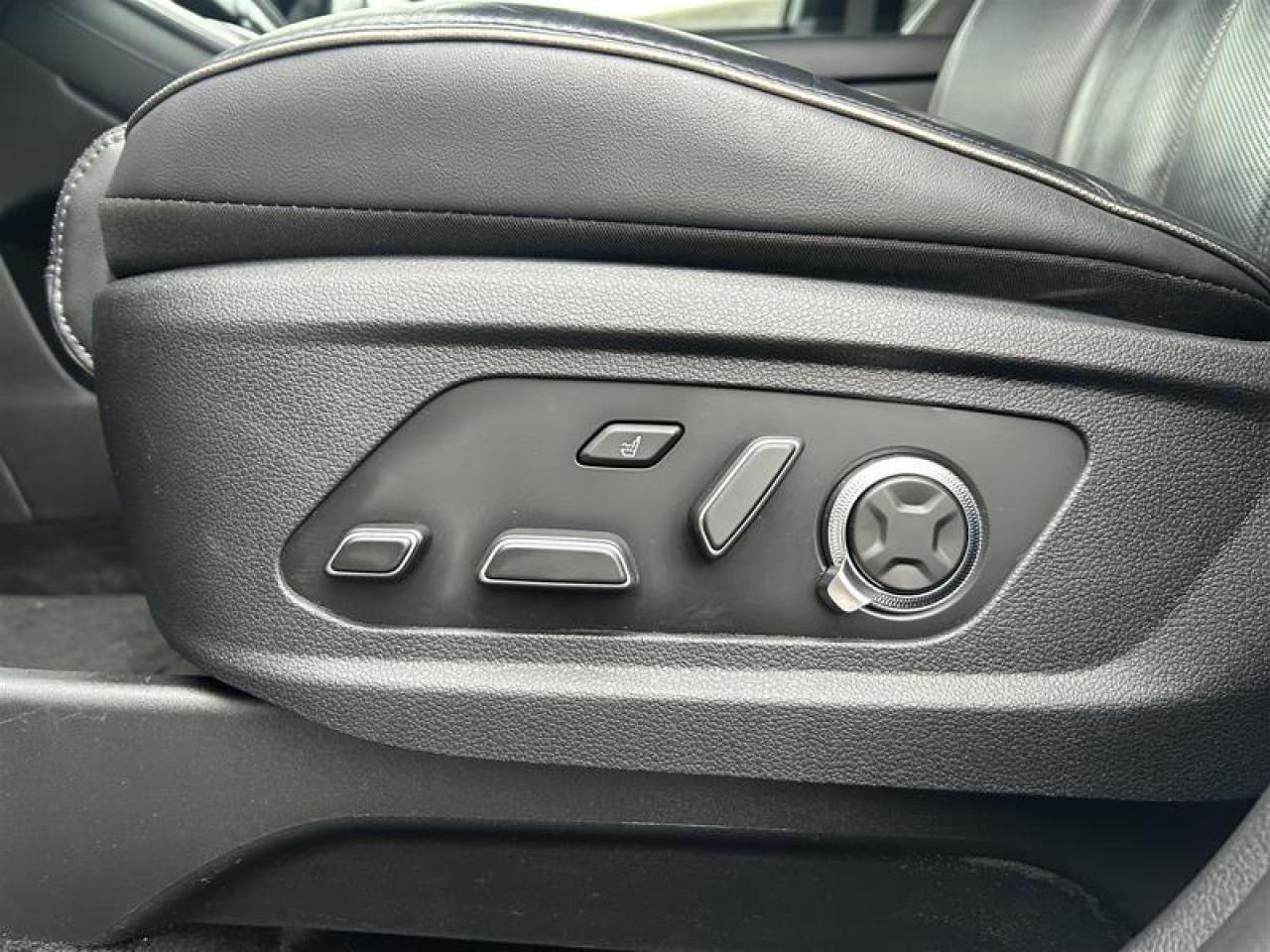 2023 Hyundai PALISADE AWD Ultimate Calligraphy 7P Photo