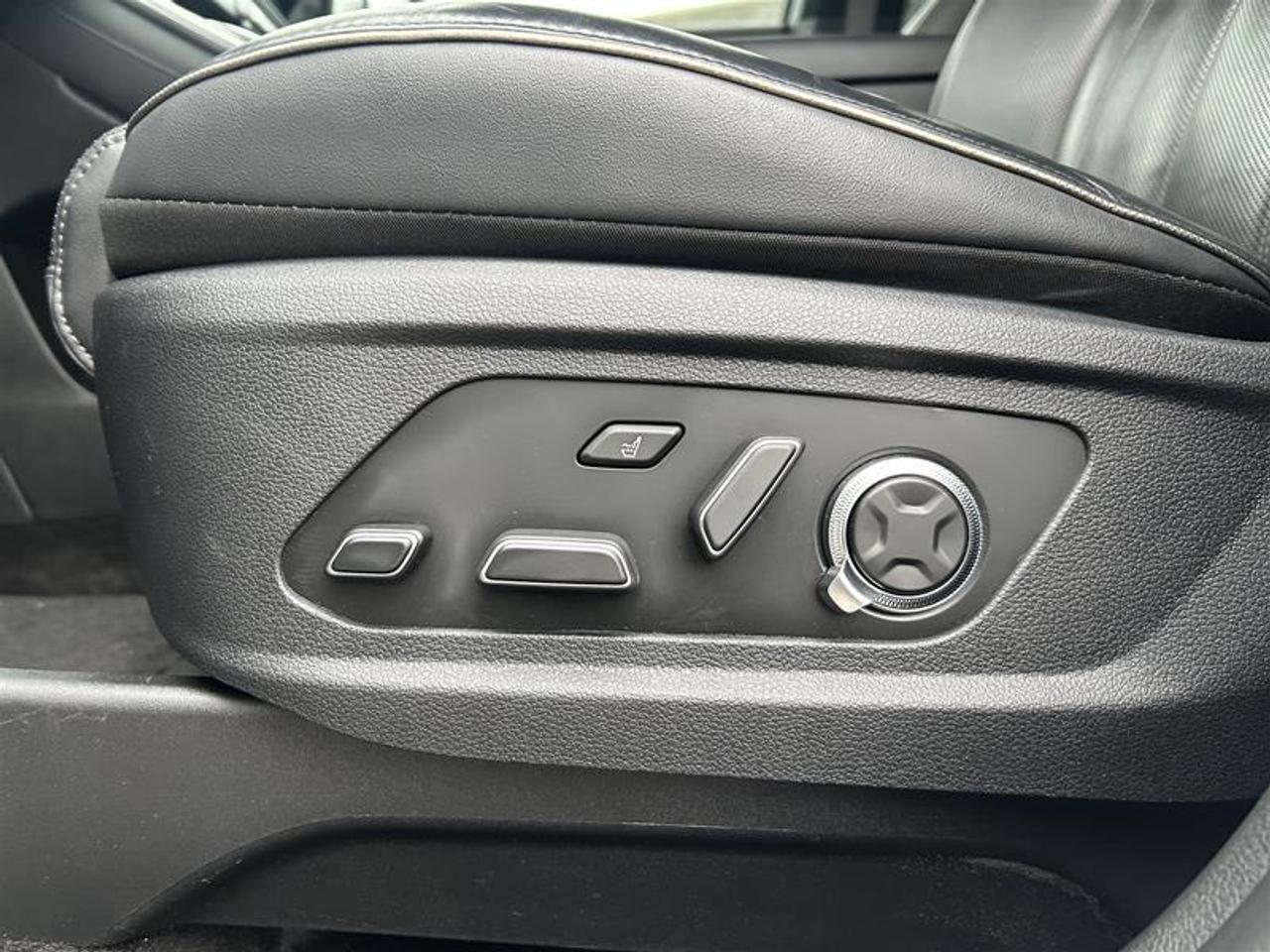 2023 Hyundai PALISADE AWD Ultimate Calligraphy 7P Photo