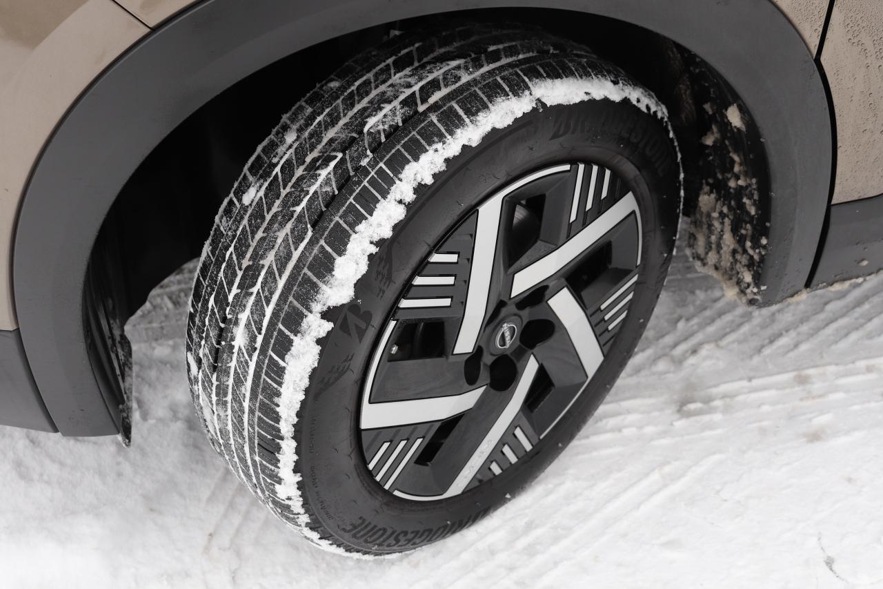 2025 Nissan Kicks SV 1 OWNER OFF LEASE NO ACCIDENTS CARPLAY HTD SEAT Photo