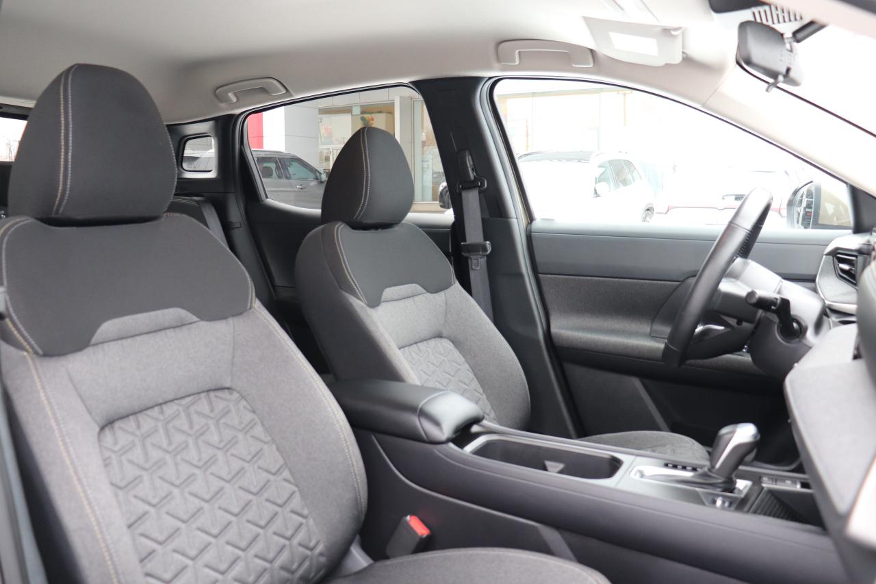2025 Nissan Kicks SV 1 OWNER OFF LEASE NO ACCIDENTS CARPLAY HTD SEAT Photo
