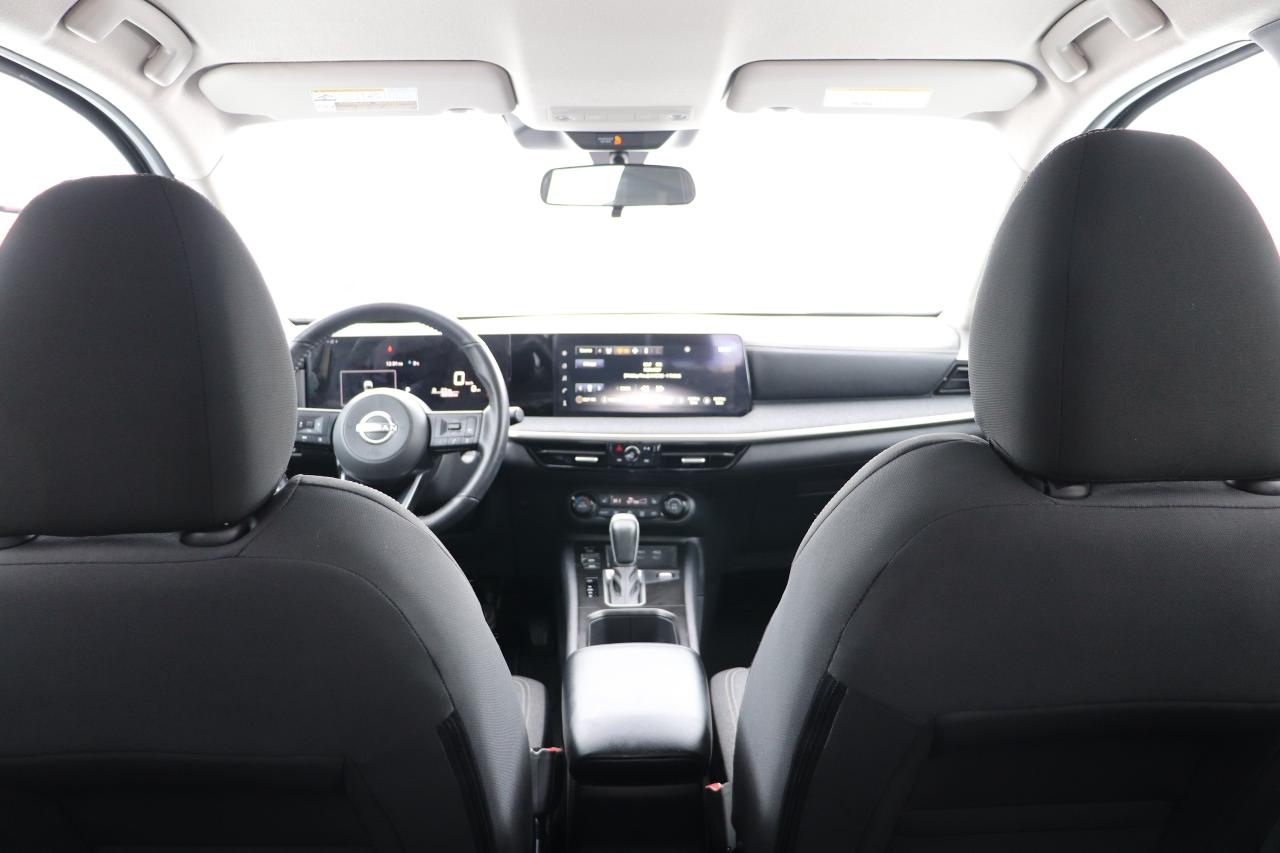 2025 Nissan Kicks SV 1 OWNER OFF LEASE NO ACCIDENTS CARPLAY HTD SEAT Photo