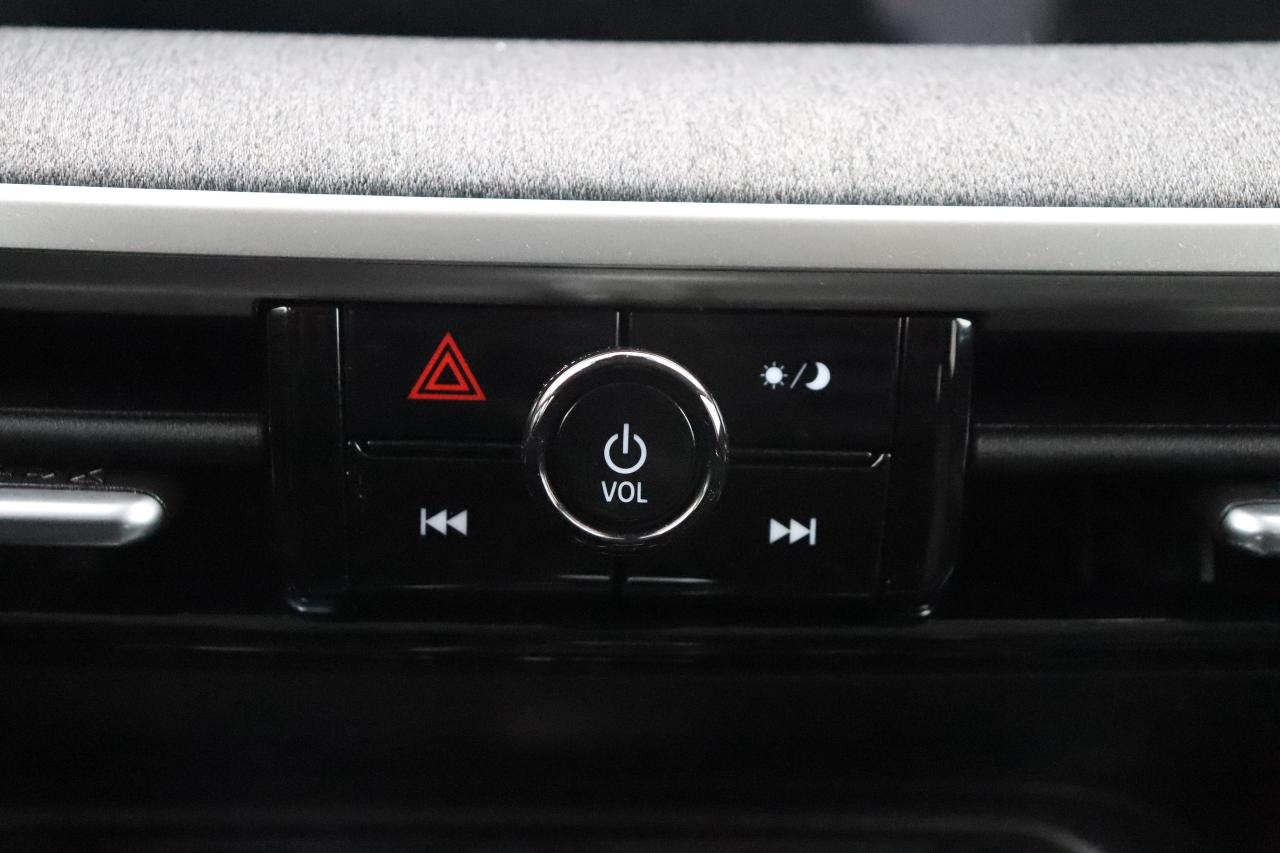 2025 Nissan Kicks SV 1 OWNER OFF LEASE NO ACCIDENTS CARPLAY HTD SEAT Photo