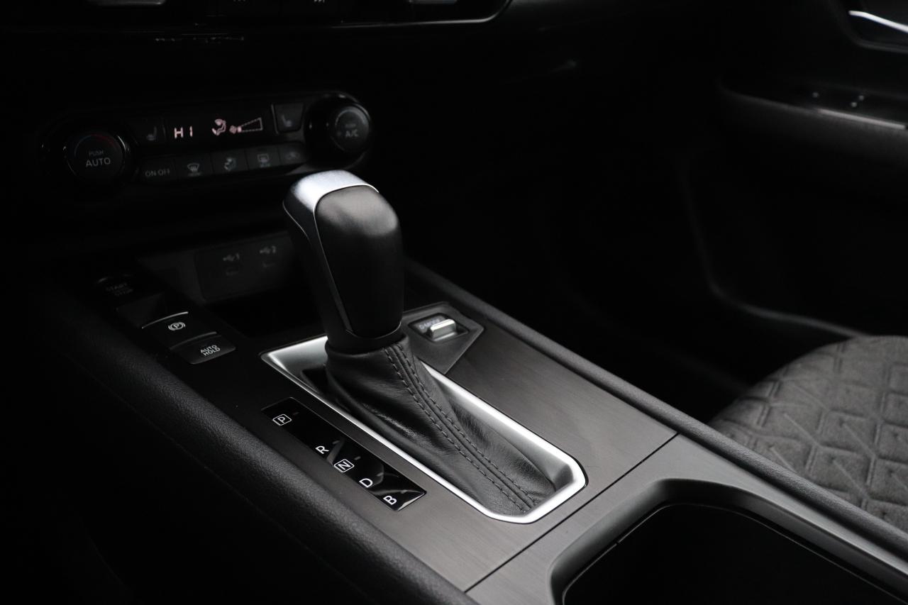 2025 Nissan Kicks SV 1 OWNER OFF LEASE NO ACCIDENTS CARPLAY HTD SEAT Photo