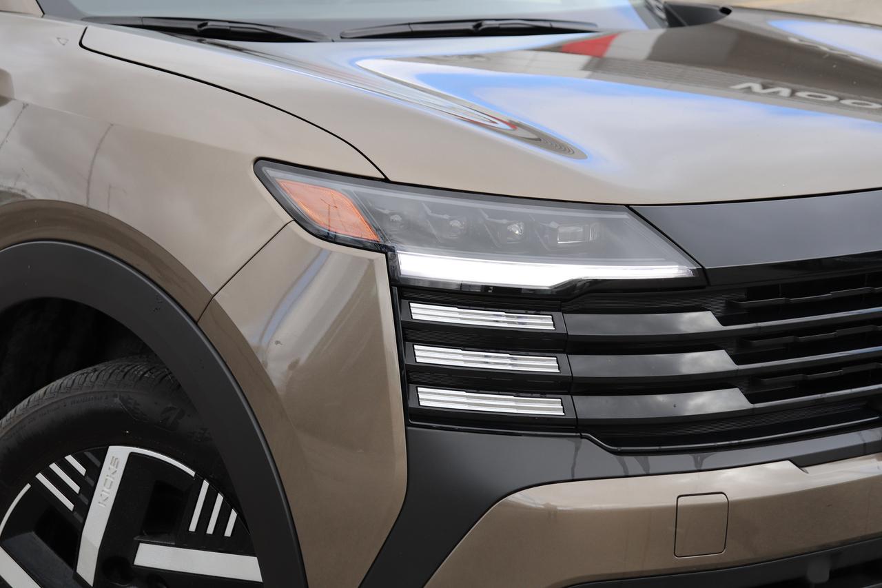 2025 Nissan Kicks SV 1 OWNER OFF LEASE NO ACCIDENTS CARPLAY HTD SEAT Photo