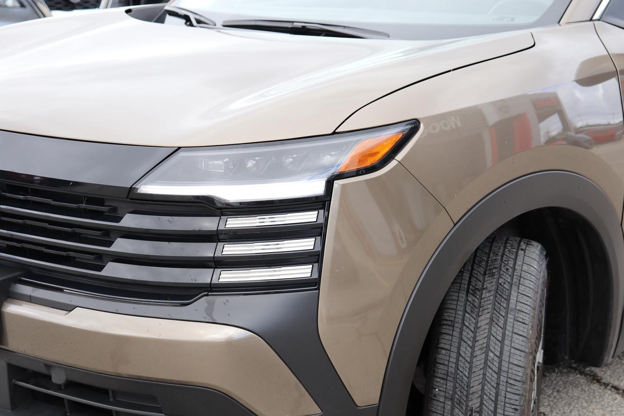 2025 Nissan Kicks SV 1 OWNER OFF LEASE NO ACCIDENTS CARPLAY HTD SEAT Photo