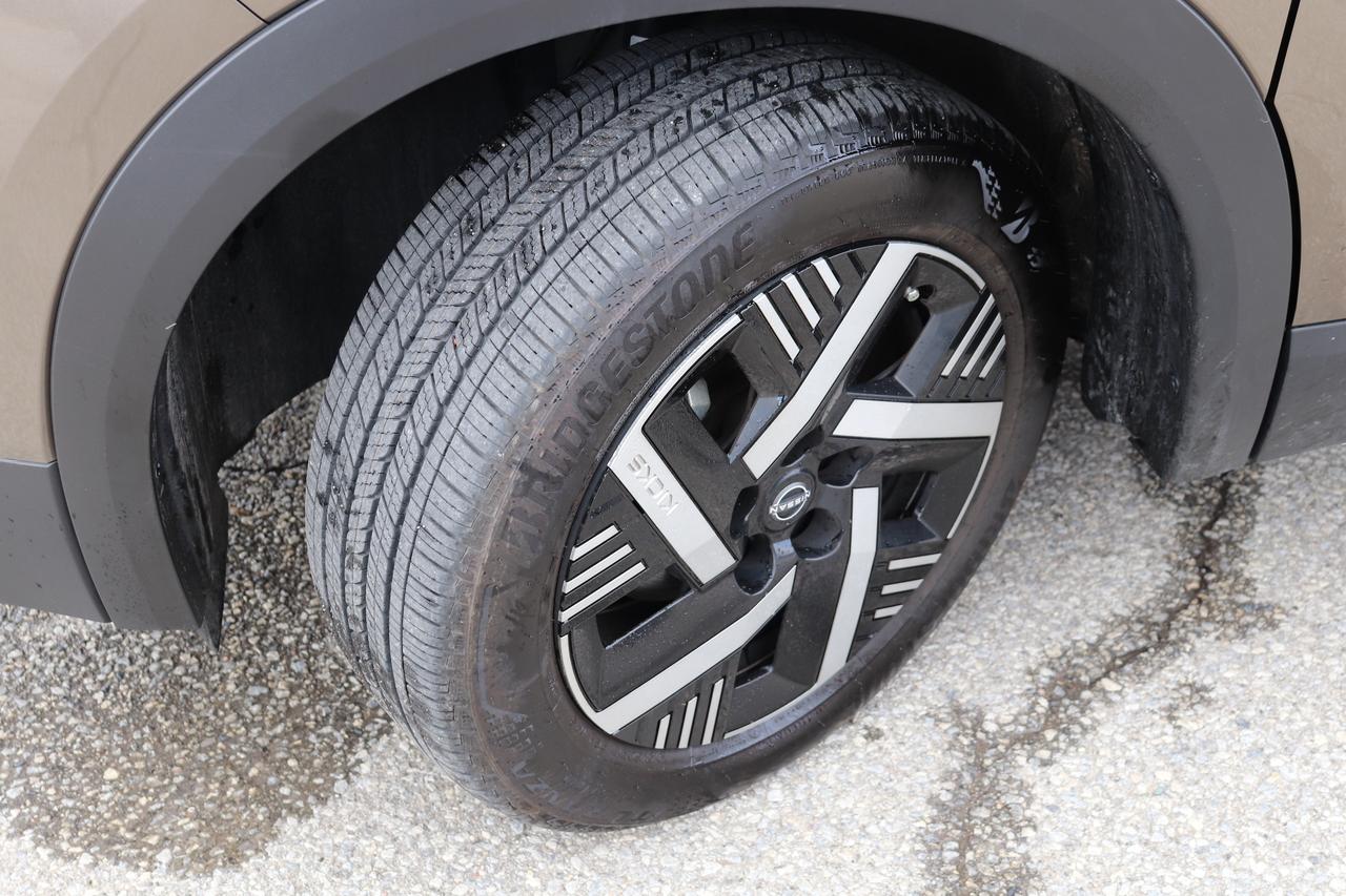 2025 Nissan Kicks SV 1 OWNER OFF LEASE NO ACCIDENTS CARPLAY HTD SEAT Photo