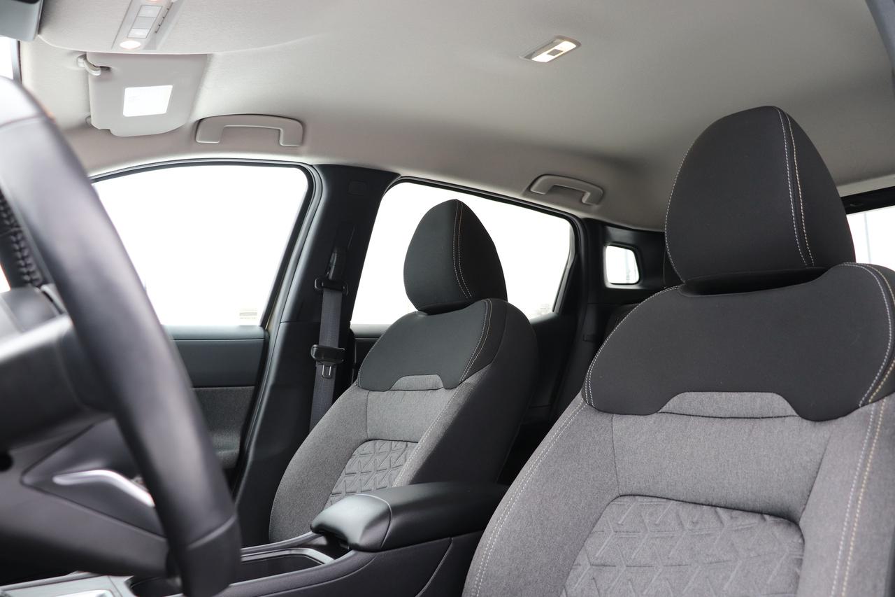 2025 Nissan Kicks SV 1 OWNER OFF LEASE NO ACCIDENTS CARPLAY HTD SEAT Photo