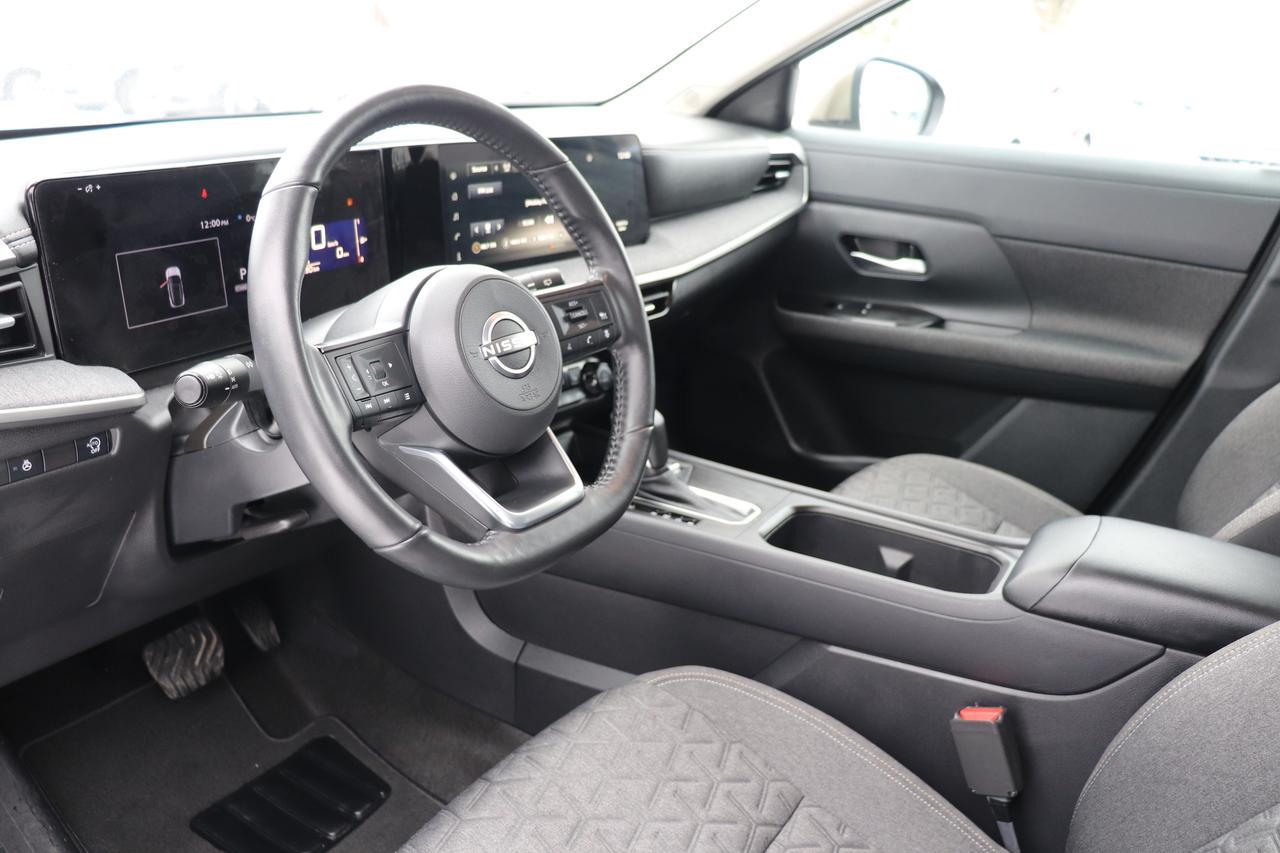 2025 Nissan Kicks SV 1 OWNER OFF LEASE NO ACCIDENTS CARPLAY HTD SEAT Photo