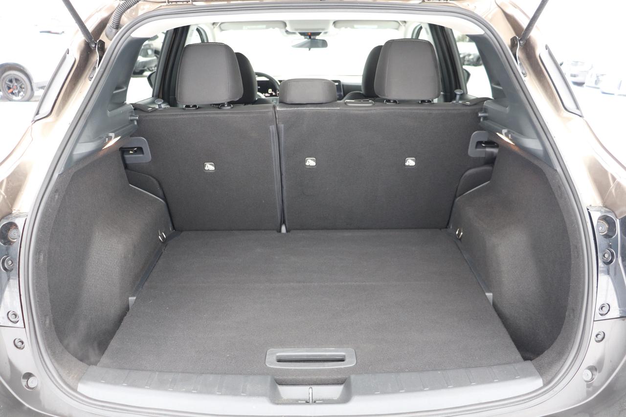 2025 Nissan Kicks SV 1 OWNER OFF LEASE NO ACCIDENTS CARPLAY HTD SEAT Photo