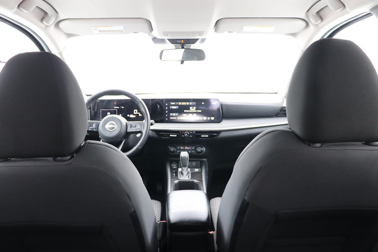 2025 Nissan Kicks SV 1 OWNER OFF LEASE NO ACCIDENTS CARPLAY HTD SEAT Photo