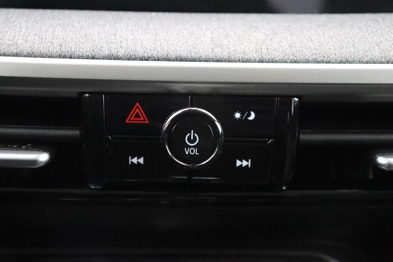 2025 Nissan Kicks SV 1 OWNER OFF LEASE NO ACCIDENTS CARPLAY HTD SEAT Photo