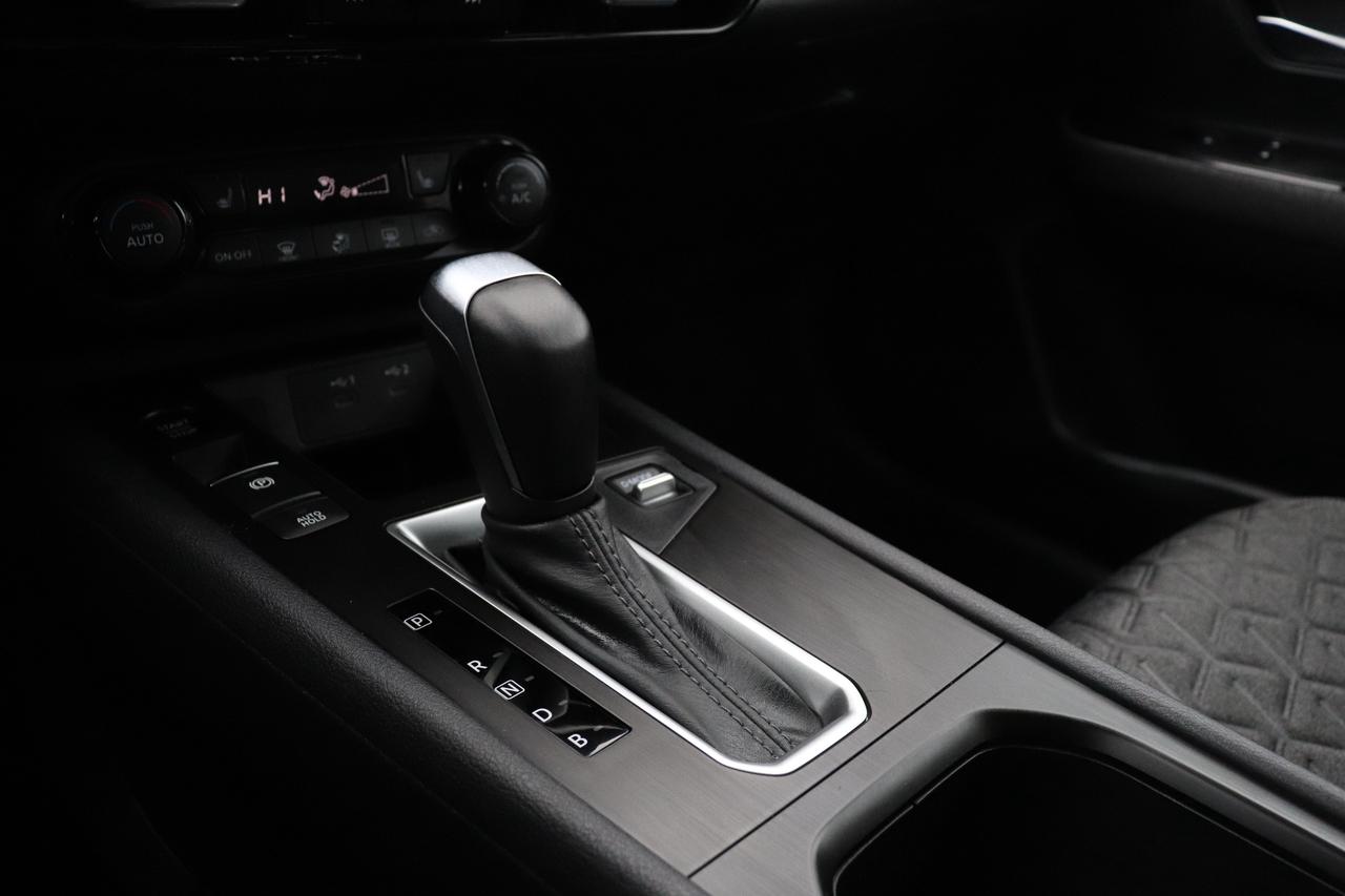 2025 Nissan Kicks SV 1 OWNER OFF LEASE NO ACCIDENTS CARPLAY HTD SEAT Photo