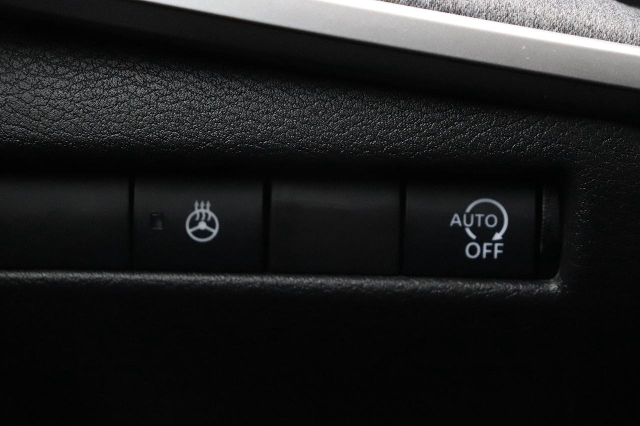 2025 Nissan Kicks SV 1 OWNER OFF LEASE NO ACCIDENTS CARPLAY HTD SEAT Photo