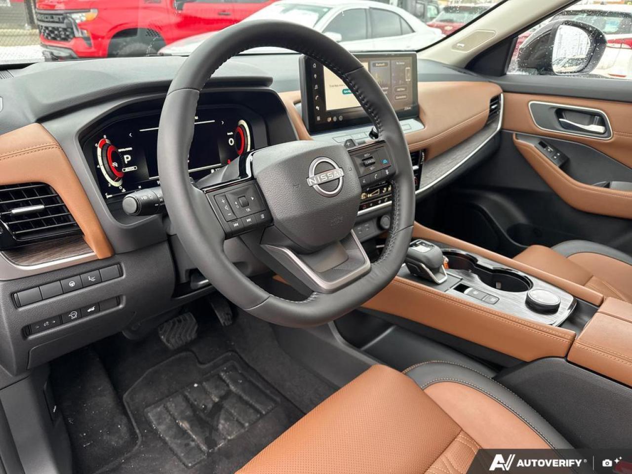 2025 Nissan Rogue Platinum AWD   PANO ROOF   LEATHER   LOW KMS Photo