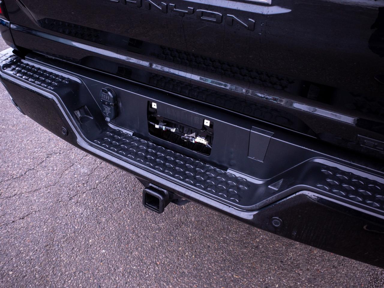 2025 GMC Canyon Elevation - Keyless Start   Tow Hooks Photo