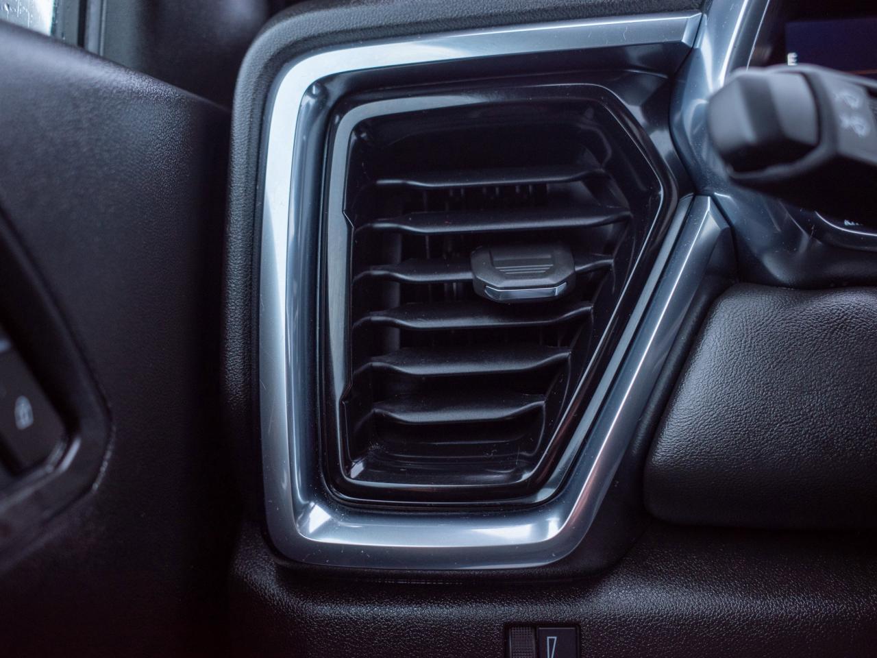 2025 GMC Canyon Elevation - Keyless Start   Tow Hooks Photo