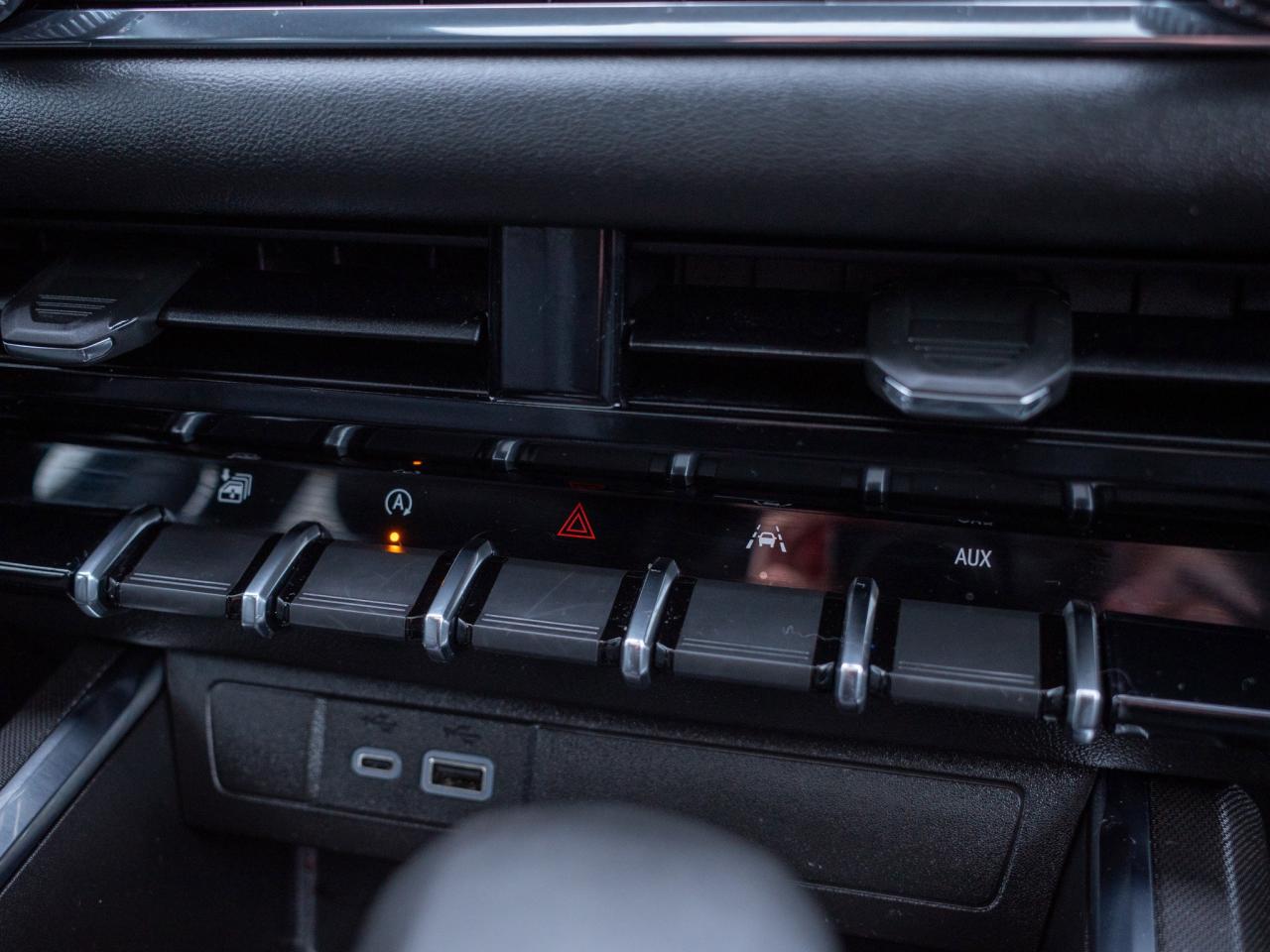 2025 GMC Canyon Elevation - Keyless Start   Tow Hooks Photo