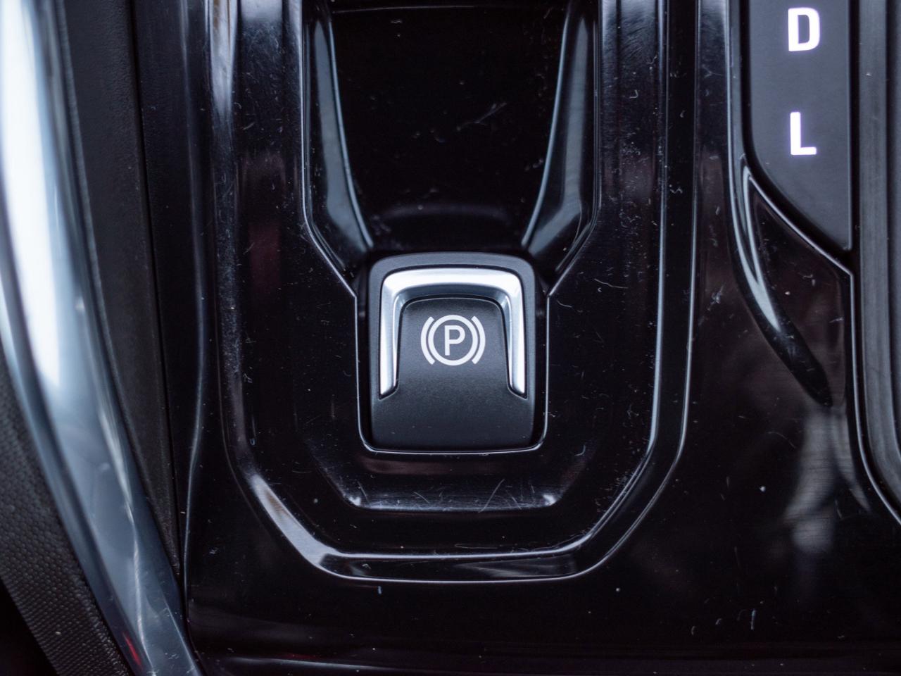 2025 GMC Canyon Elevation - Keyless Start Tow Hooks Photo