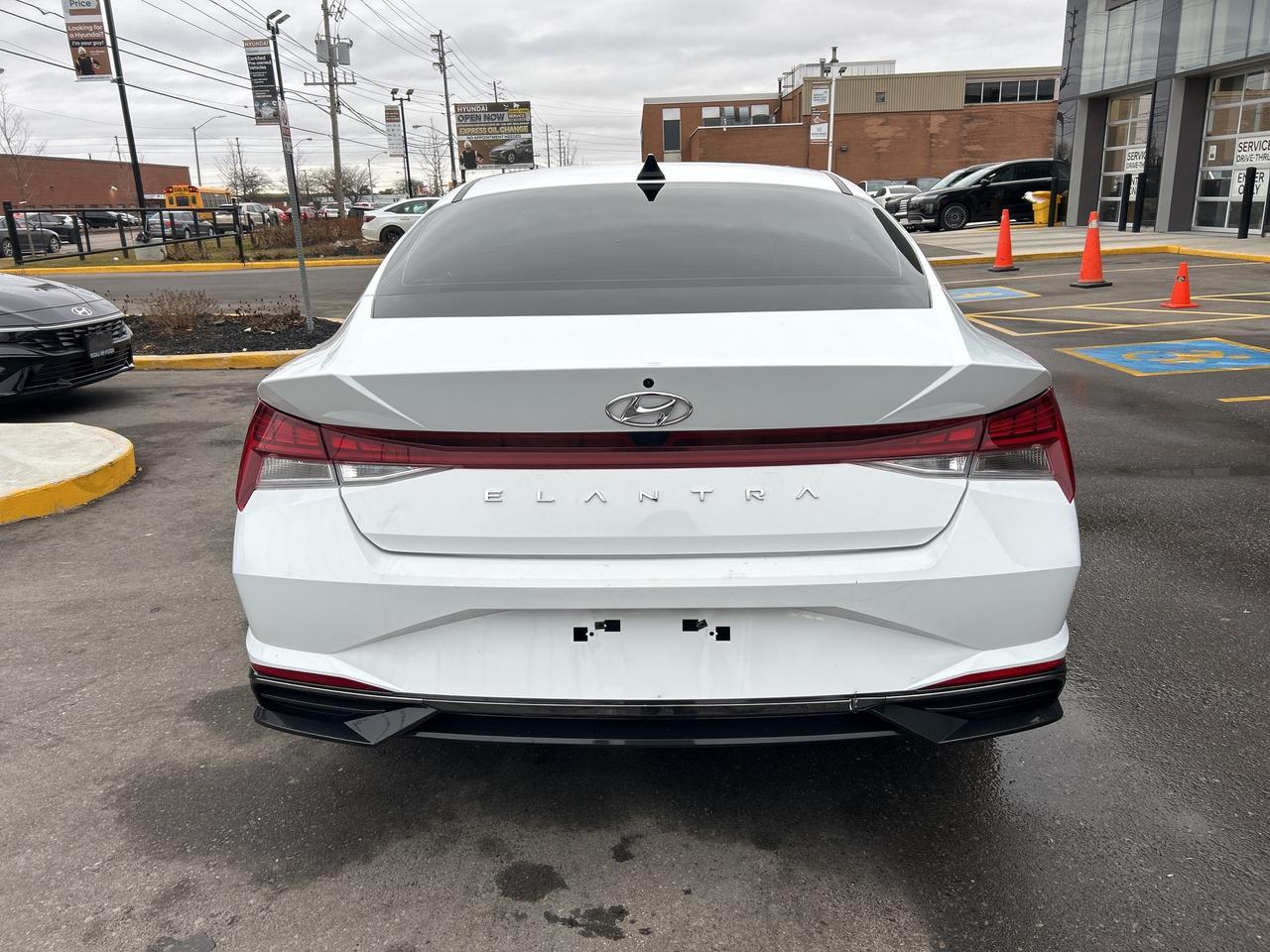 2023 Hyundai Elantra Luxury IVT   Starting from 4.49% OAC Photo3