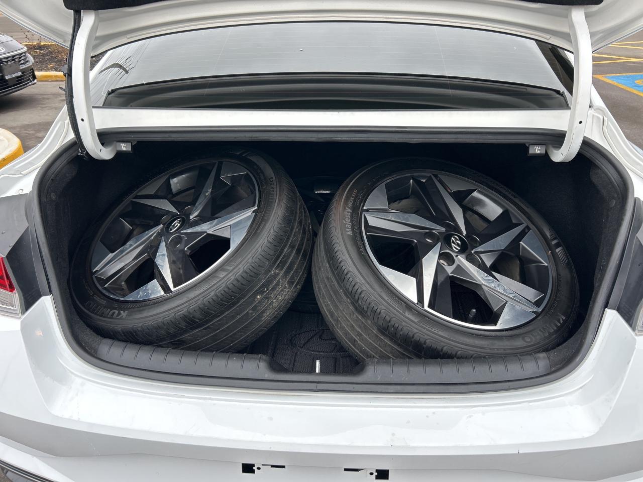 2023 Hyundai Elantra Luxury IVT   Starting from 4.49% OAC Photo