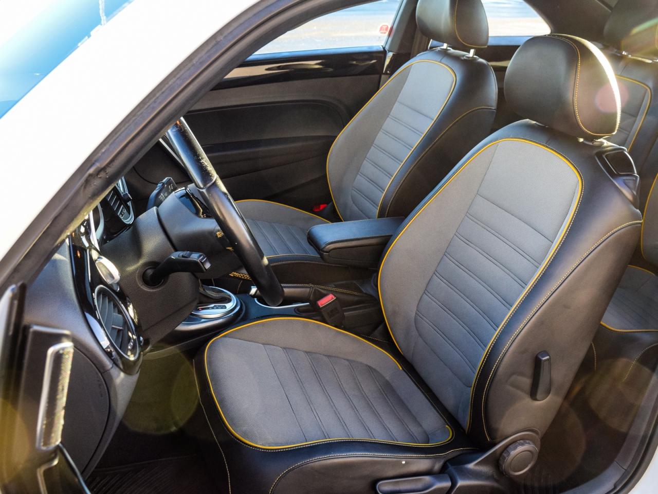 2017 Volkswagen Beetle Coupe Dune Photo