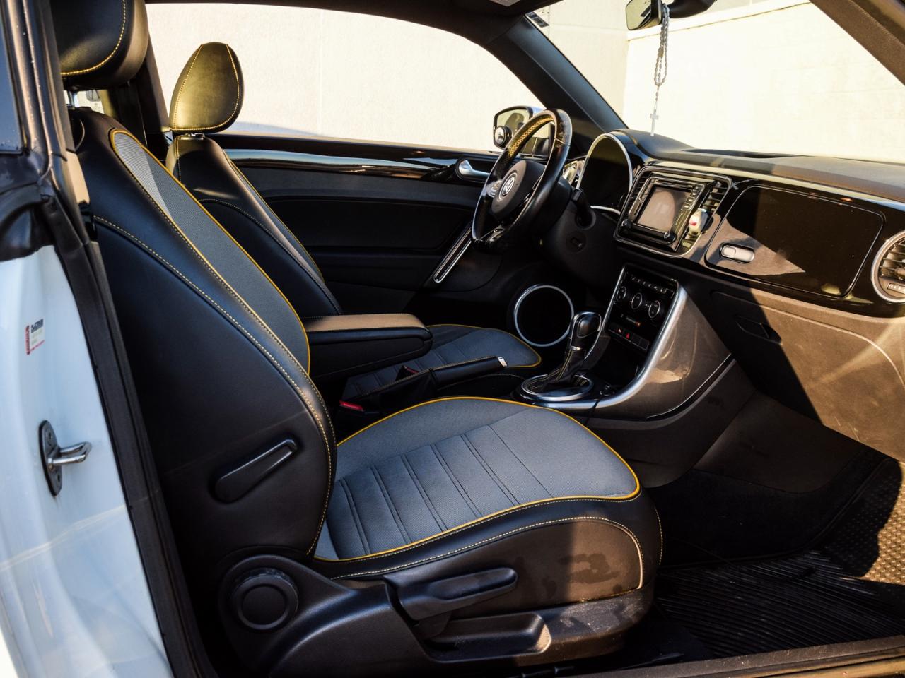 2017 Volkswagen Beetle Coupe Dune Photo