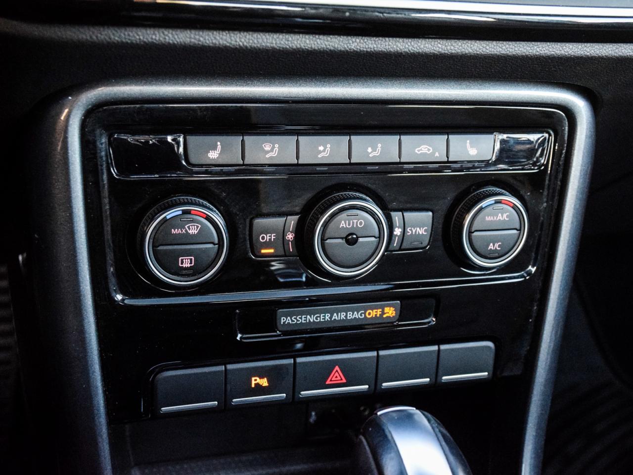 2017 Volkswagen Beetle Coupe Dune Photo