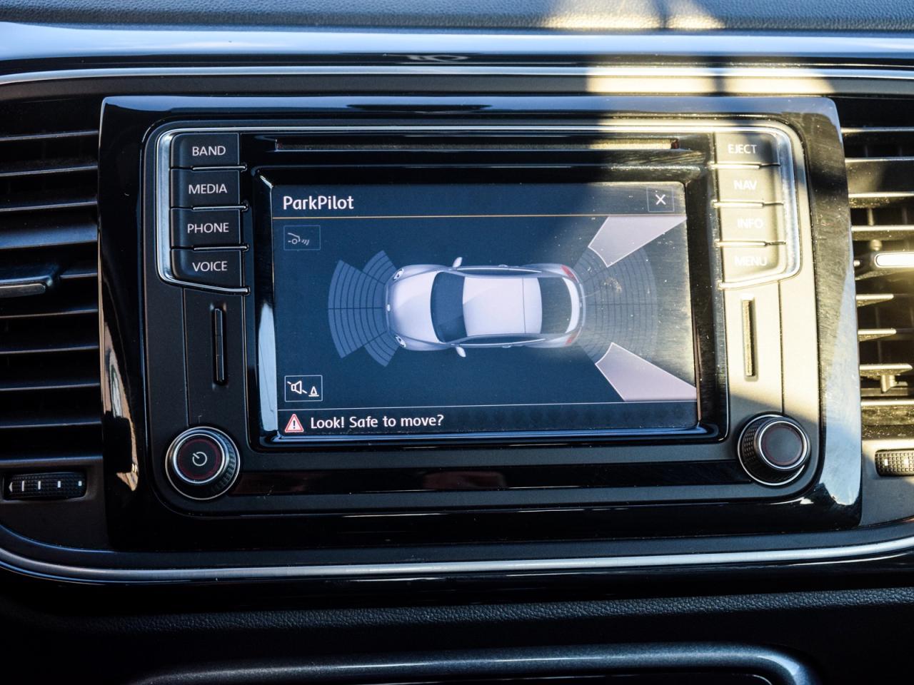 2017 Volkswagen Beetle Coupe Dune Photo