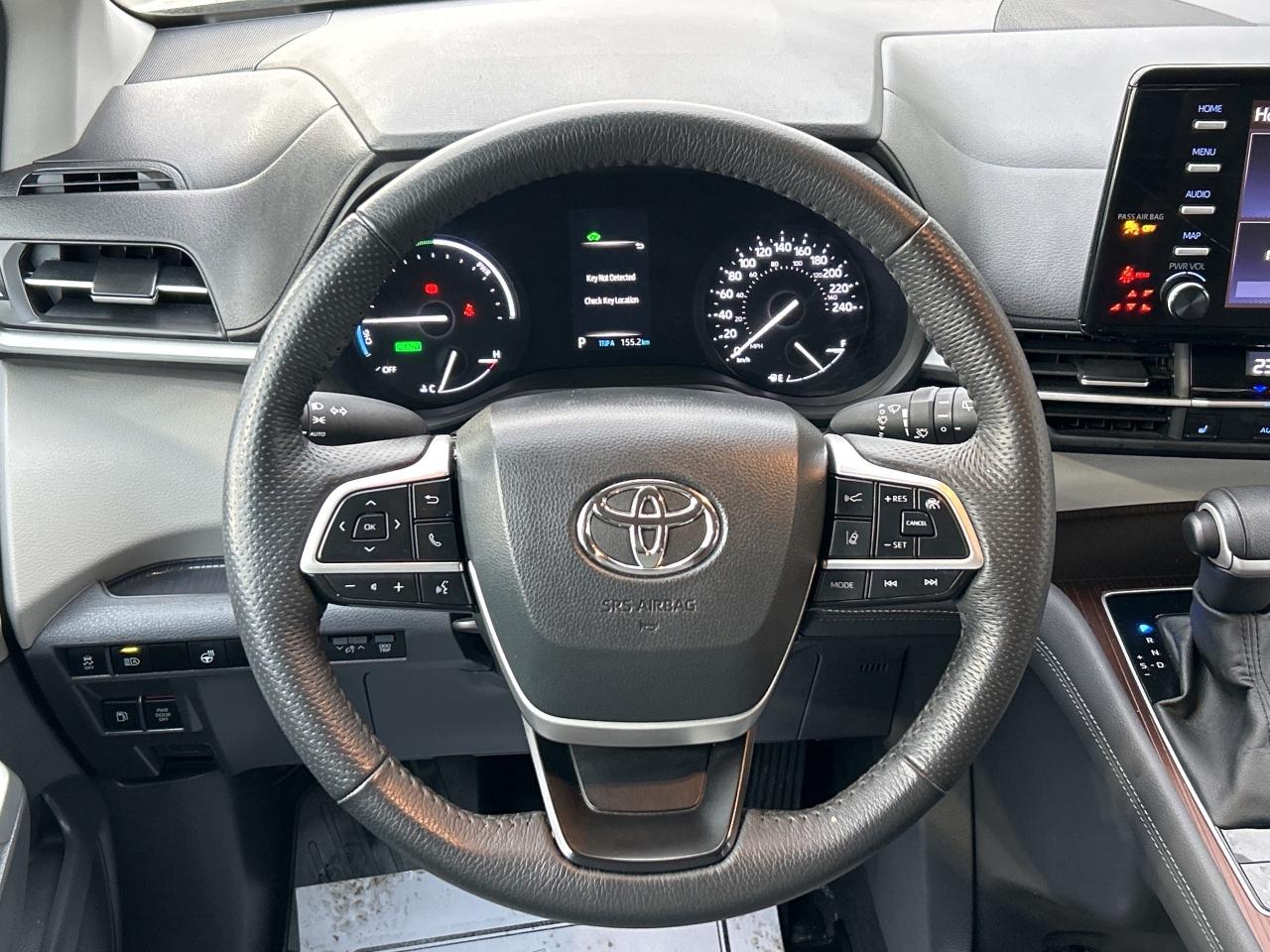 2024 Toyota Sienna XLE 8-Passenger FWD   ONE OWNER Photo