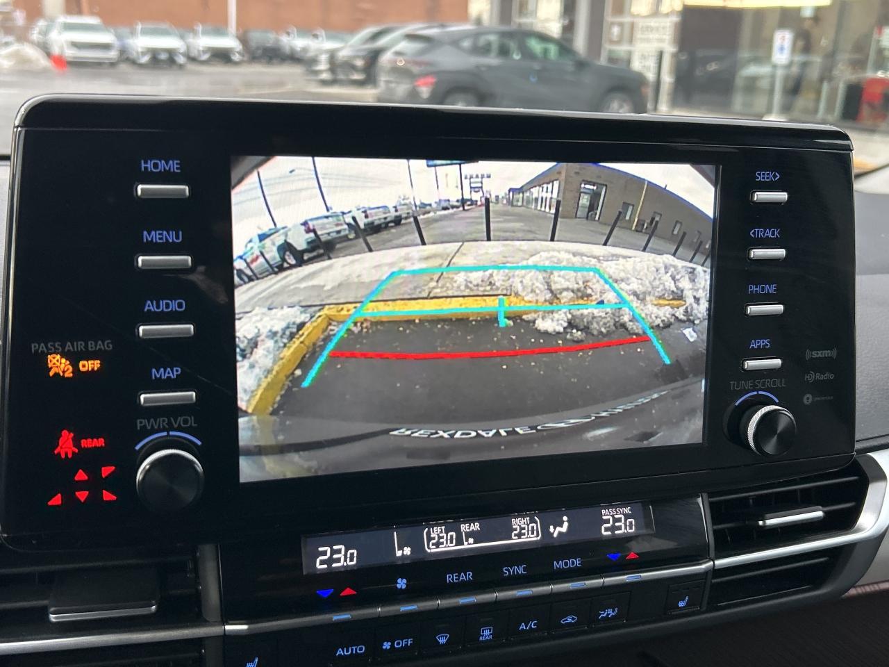 2024 Toyota Sienna XLE 8-Passenger FWD   ONE OWNER Photo