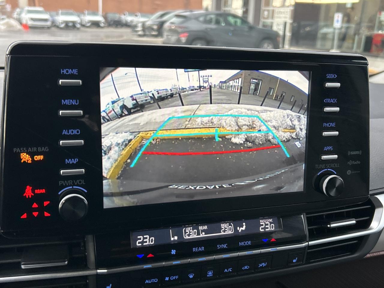 2024 Toyota Sienna XLE 8-Passenger FWD   ONE OWNER Photo