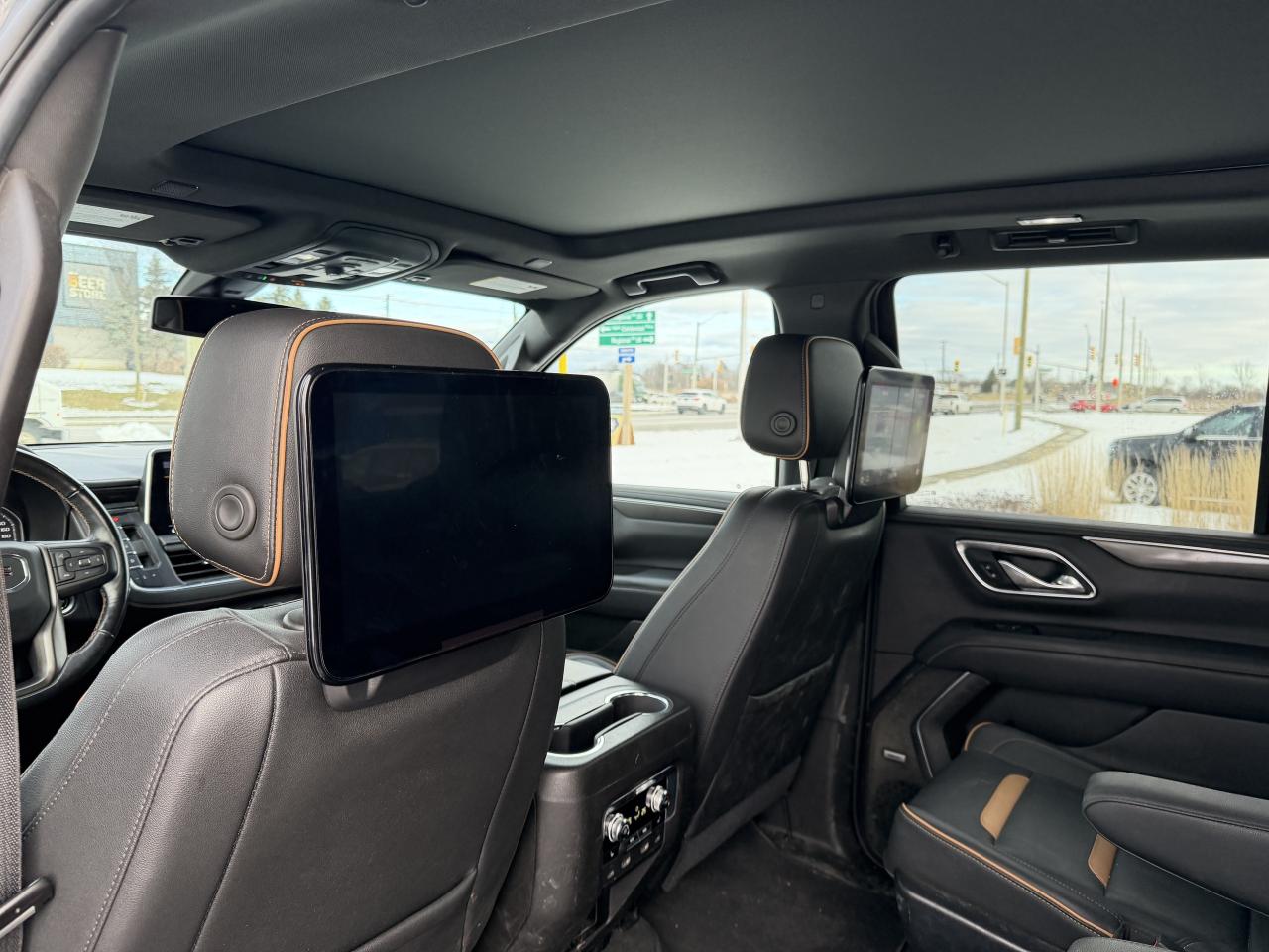 2021 GMC Yukon AT4   REAR ENT   PANO ROOF   NO REPORTED ACCIDENTS Photo2