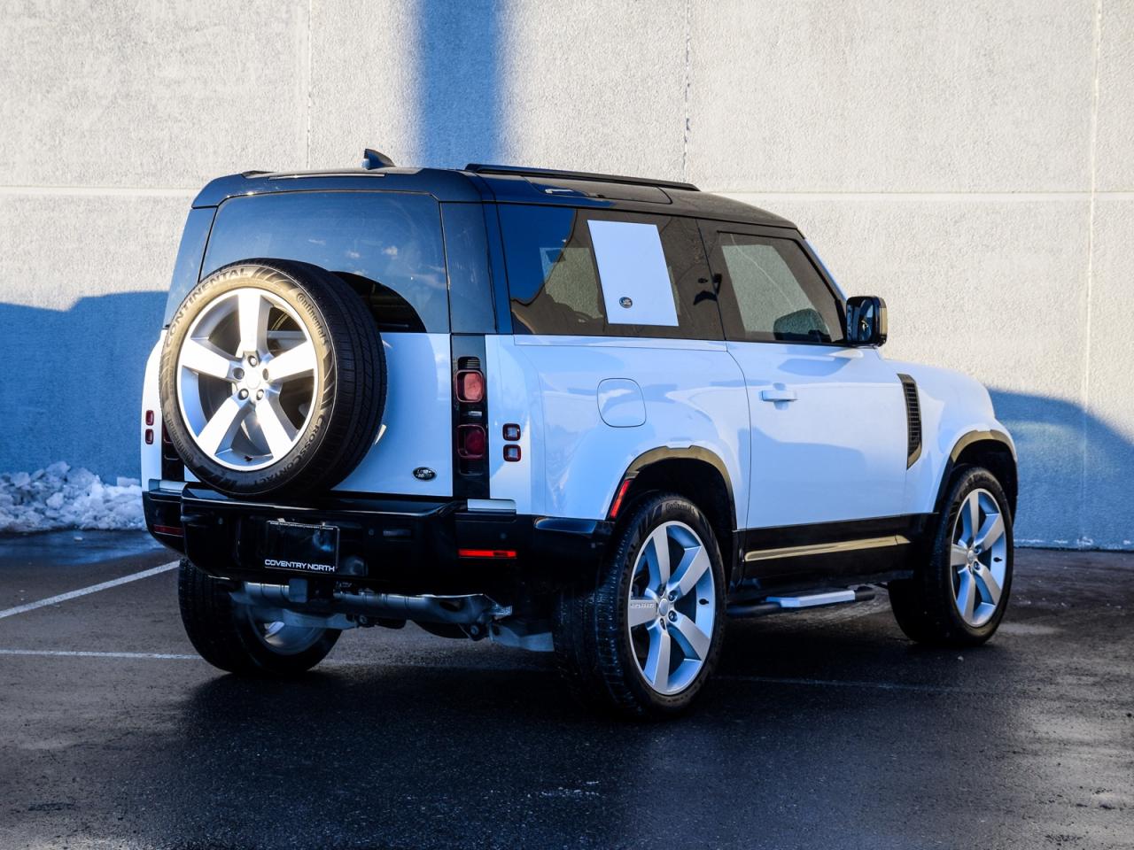 2023 Land Rover Defender X-Dynamic SE Photo3