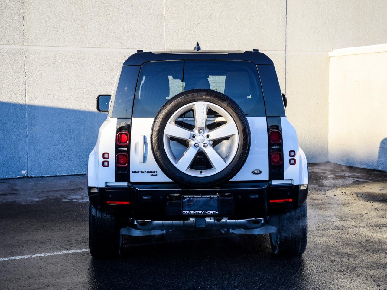 2023 Land Rover Defender X-Dynamic SE Photo4