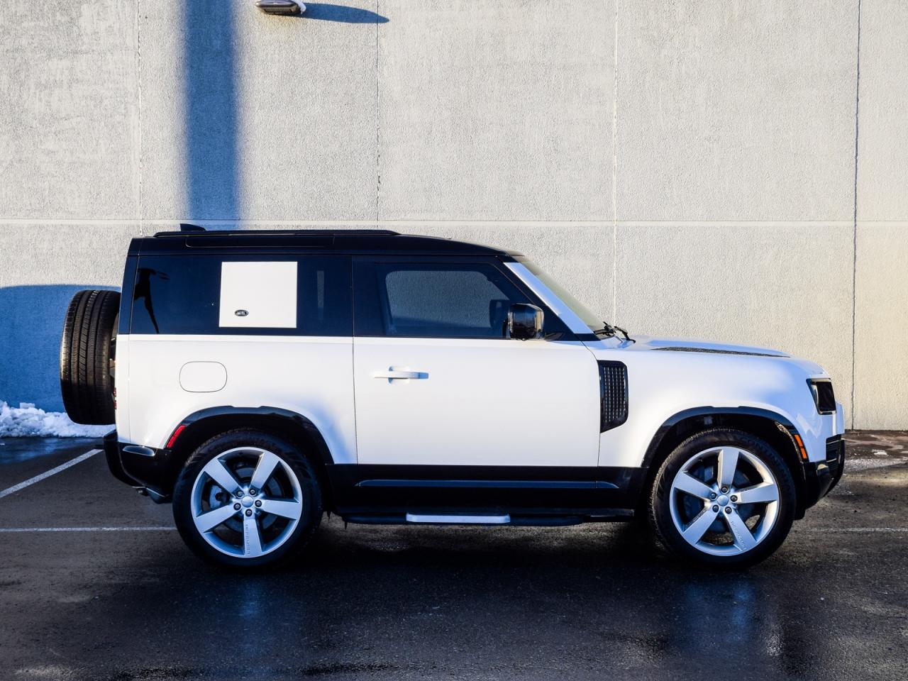 2023 Land Rover Defender X-Dynamic SE Photo2